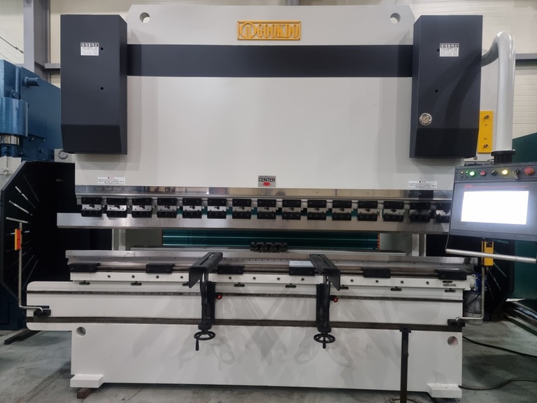 3m 9T  CNC 절곡기 국도기계