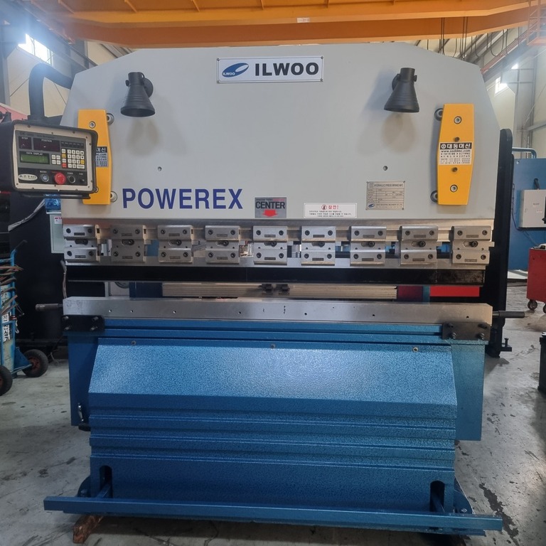 6자 3.2T 일우기계 절곡기 오토백게이지 장착