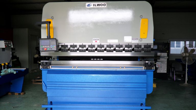 일우기계 8X4.5T ( 오토배게이지 장착