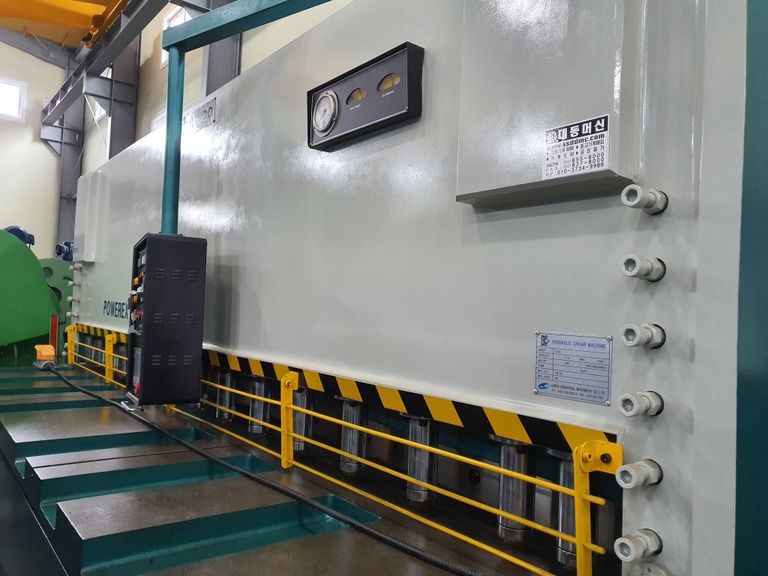 4M X 12T 샤링기 일우기계
